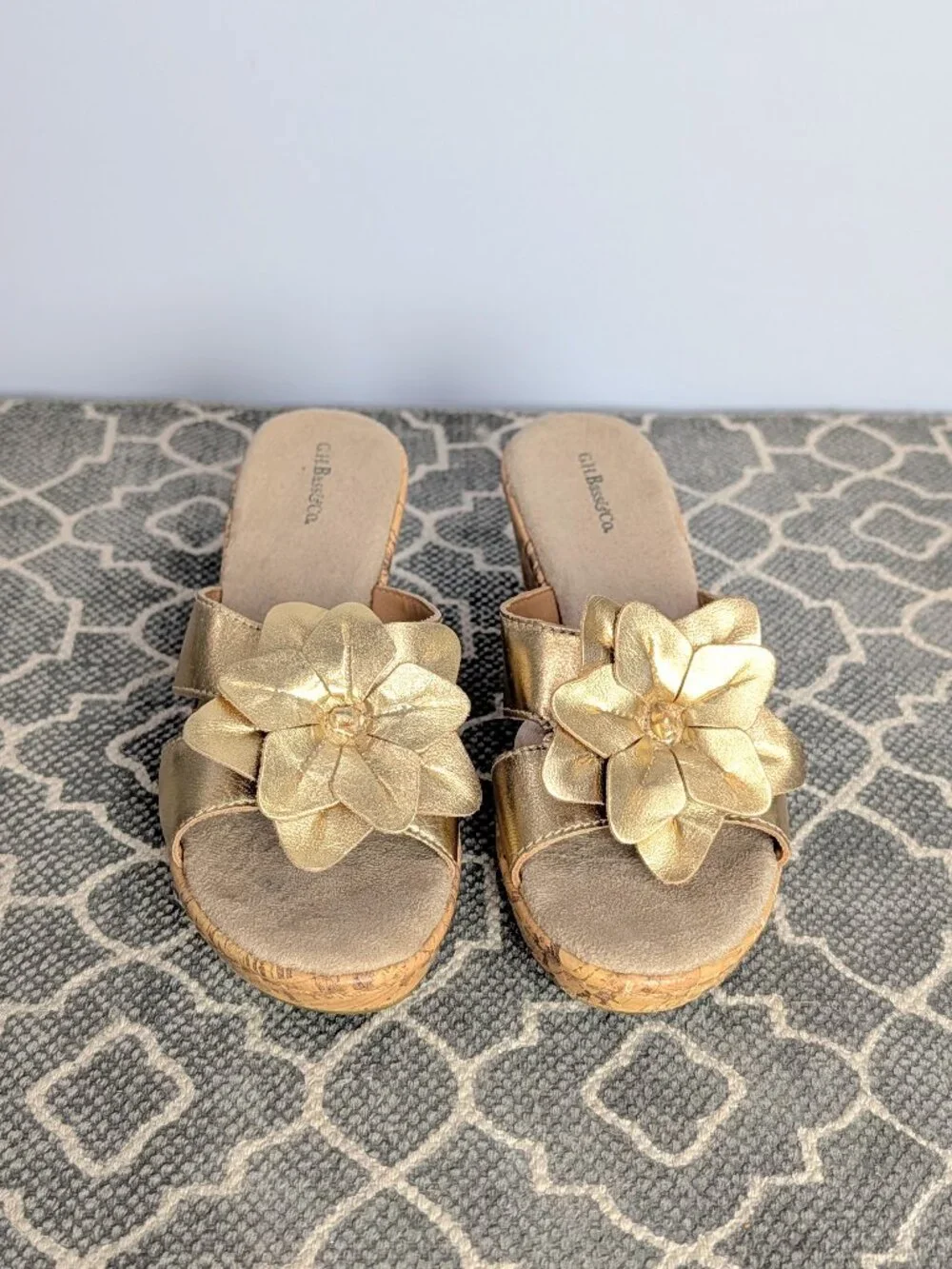 GH BASS & CO Flower Gold Leather Wedge Sandals Sz 6.5